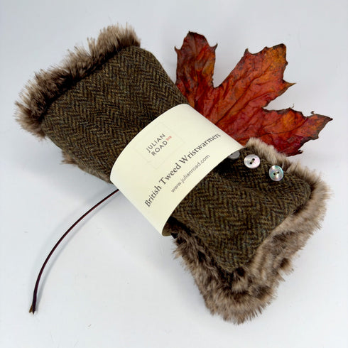 Julian Road Gloves Wrist Warmers - Green Herringbone Shetland Tweed